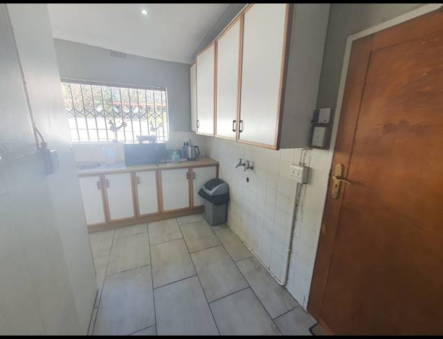 940M² BUSINESS FOR SALE IN BRACKENHURST